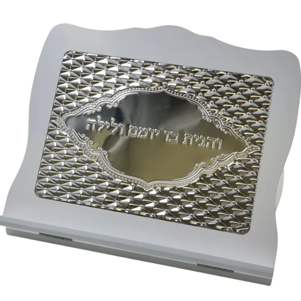 סטנד עץ לבן מוכסף